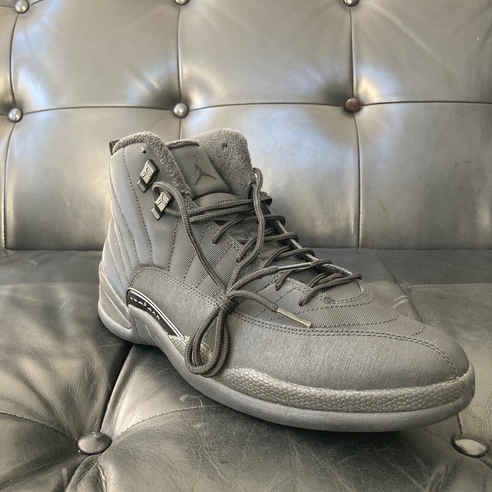 Jordan 12 Winter Black Sz 11